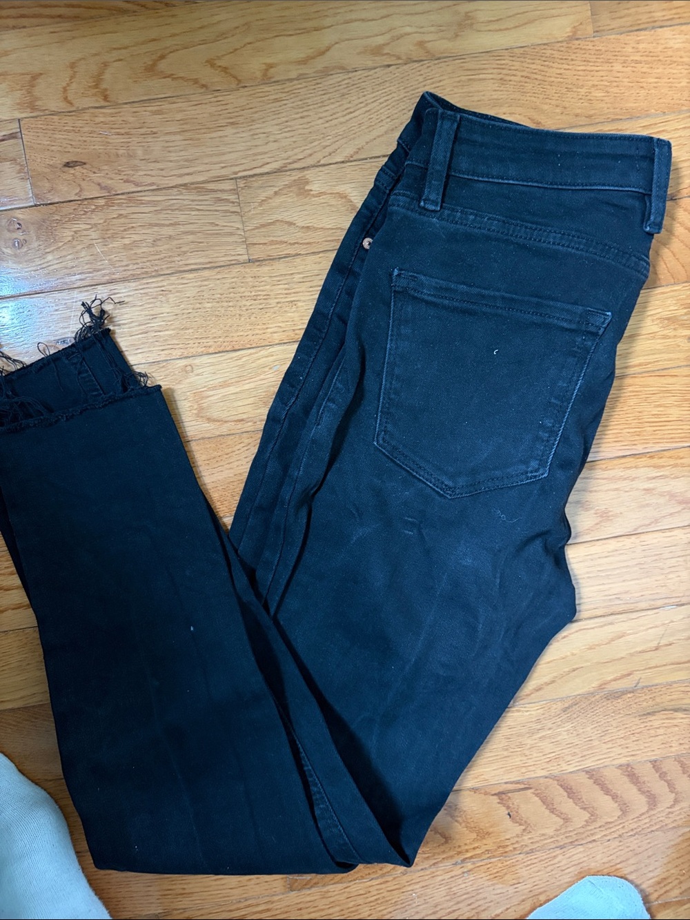 Classic Black Frayed-Hem Skinny Jeans